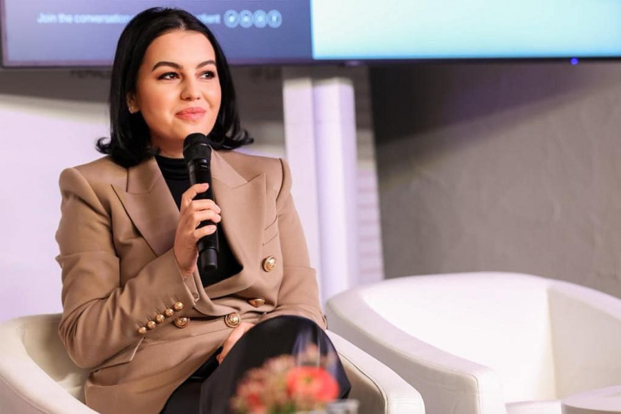 Rochia ieftină cu care Romina Gingașu, soția miliardarului Piero Ferrari, a făcut senzație la un eveniment din Italia