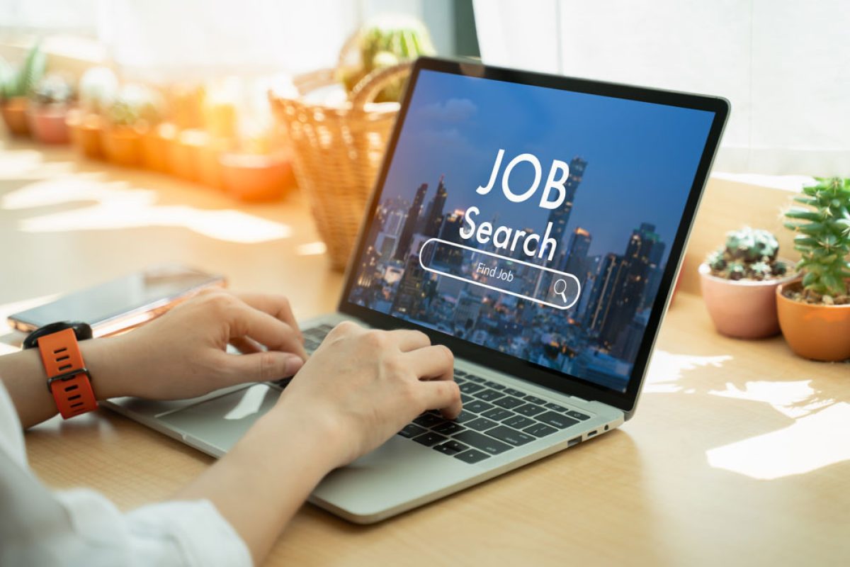 Țara care oferă românilor un salariu minim lunar de 2.380 de euro. Banii se acordă în funcție de vârsta angajaților