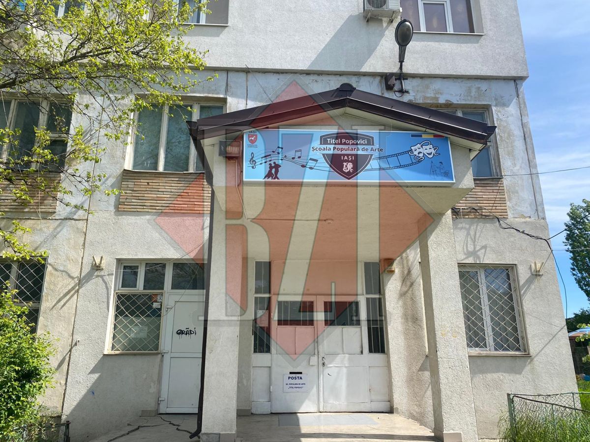 Atenție, ieșeni! Cad bucăți de tablă de pe Școala Populară de Arte