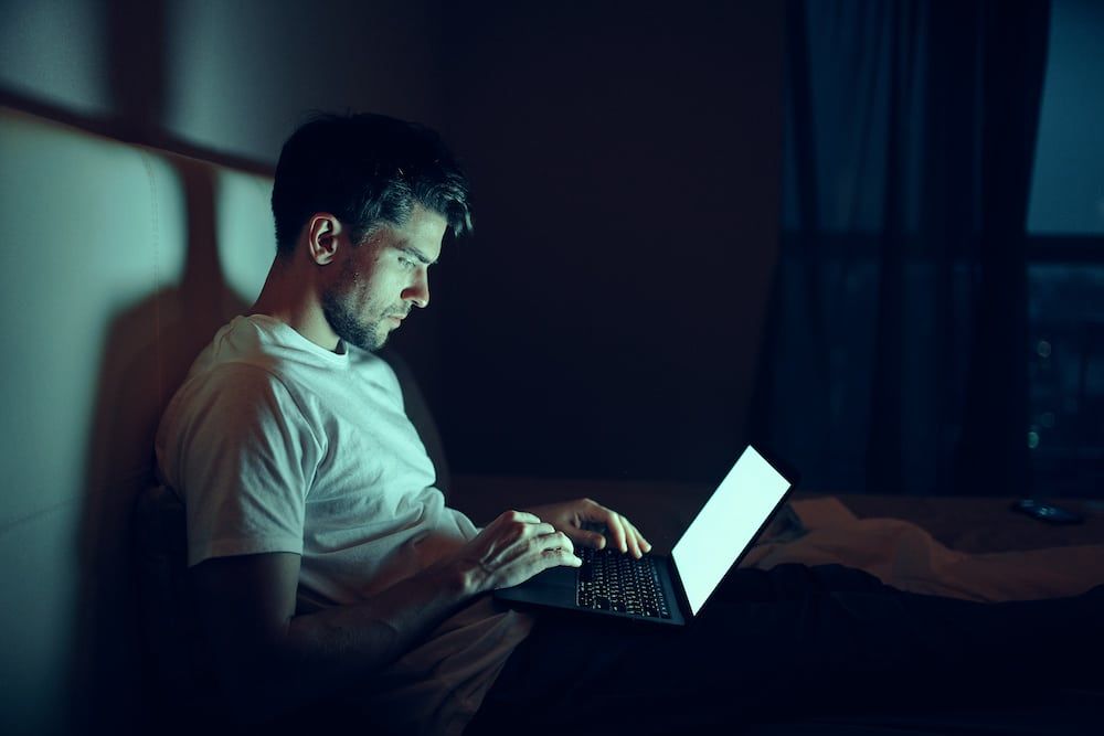 Războiul împotriva pornografiei continuă! Utilizatorii nu vor mai putea naviga pe aceste site-uri fără un buletin