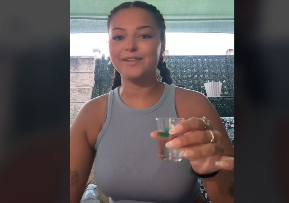 Țuica românească este recunoscută la nivel internațional! O tânără din Spania, virală pe TikTok după ce a băut pălincă!