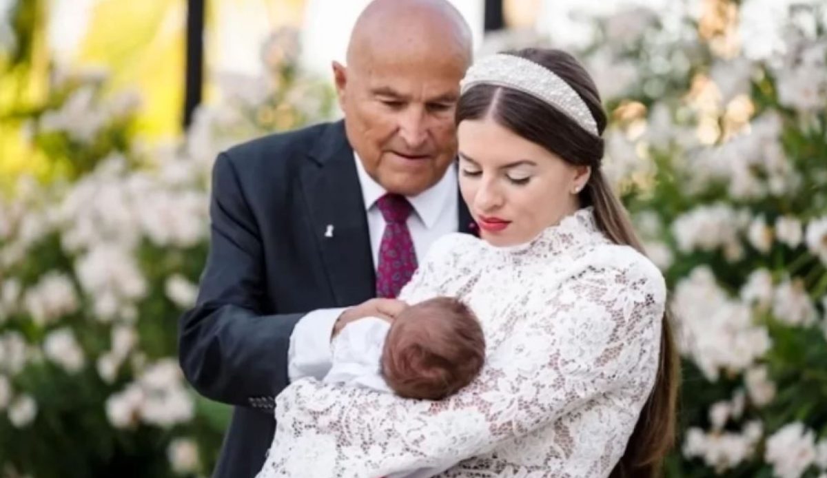 O tânără de 26 de ani s-a căsătorit cu un milionar de 81 de ani și i-a dăruit o fiică. Alina spune că relația lor nu a fost influențată de bani