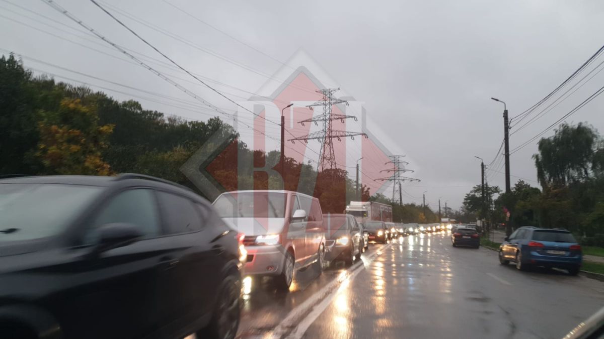Trafic blocat în Iași. Probleme majore pe Bulevardul Poitiers