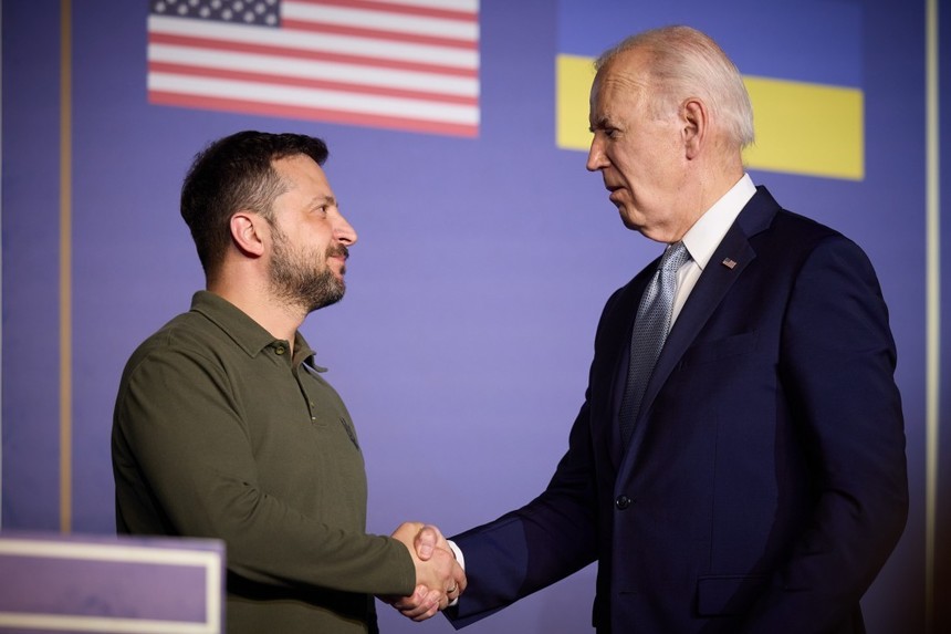 Joe Biden anunță un nou ajutor militar pentru Ucraina. Câte miliarde intră de data aceasta în buzunarul lui Zelenski