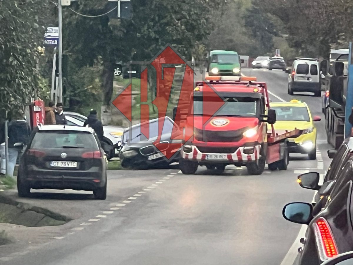Un BMW înmatriculat în Constanța a ajuns în șanț în Lunca Cetățuii