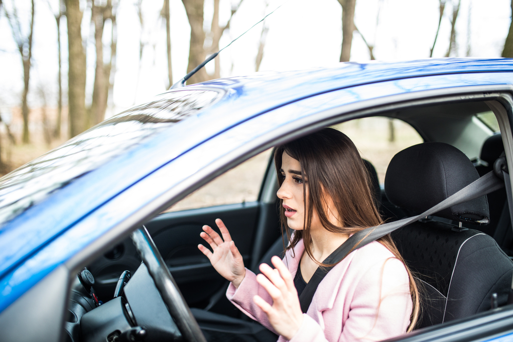 Au luat examenul auto, dar le e frică să conducă