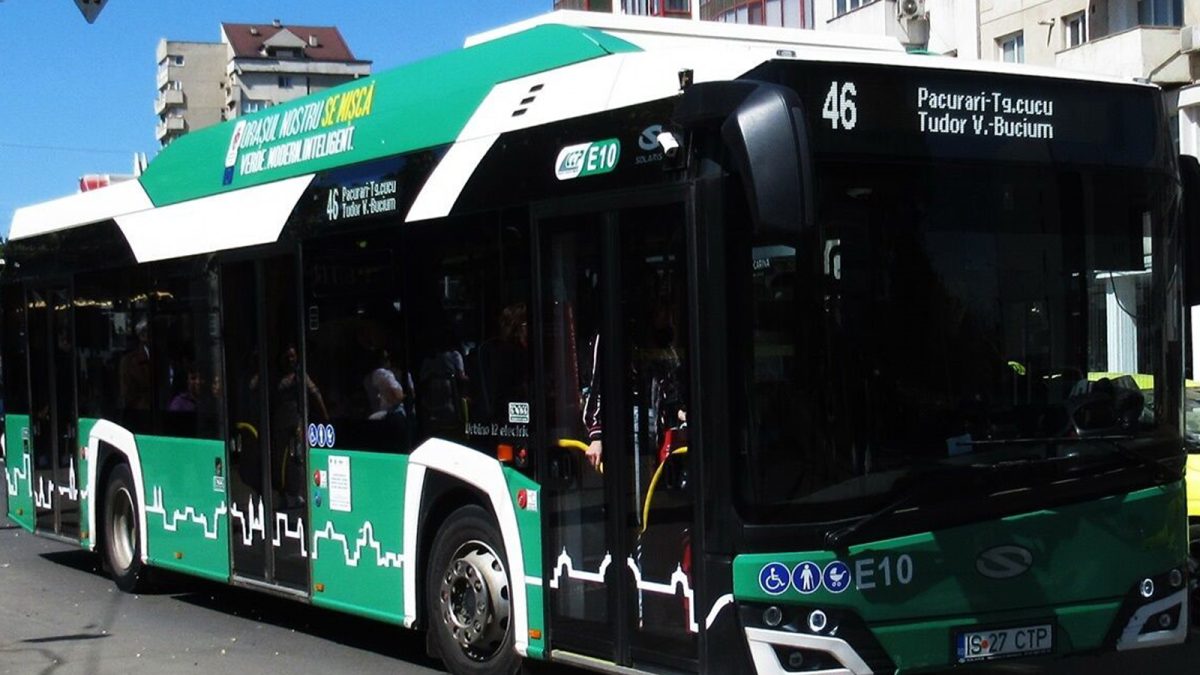 Momente de panică într-un autobuz din Iași, după ce o călătoare a leșinat! Șoferul a intervenit pentru a salva viața femeii