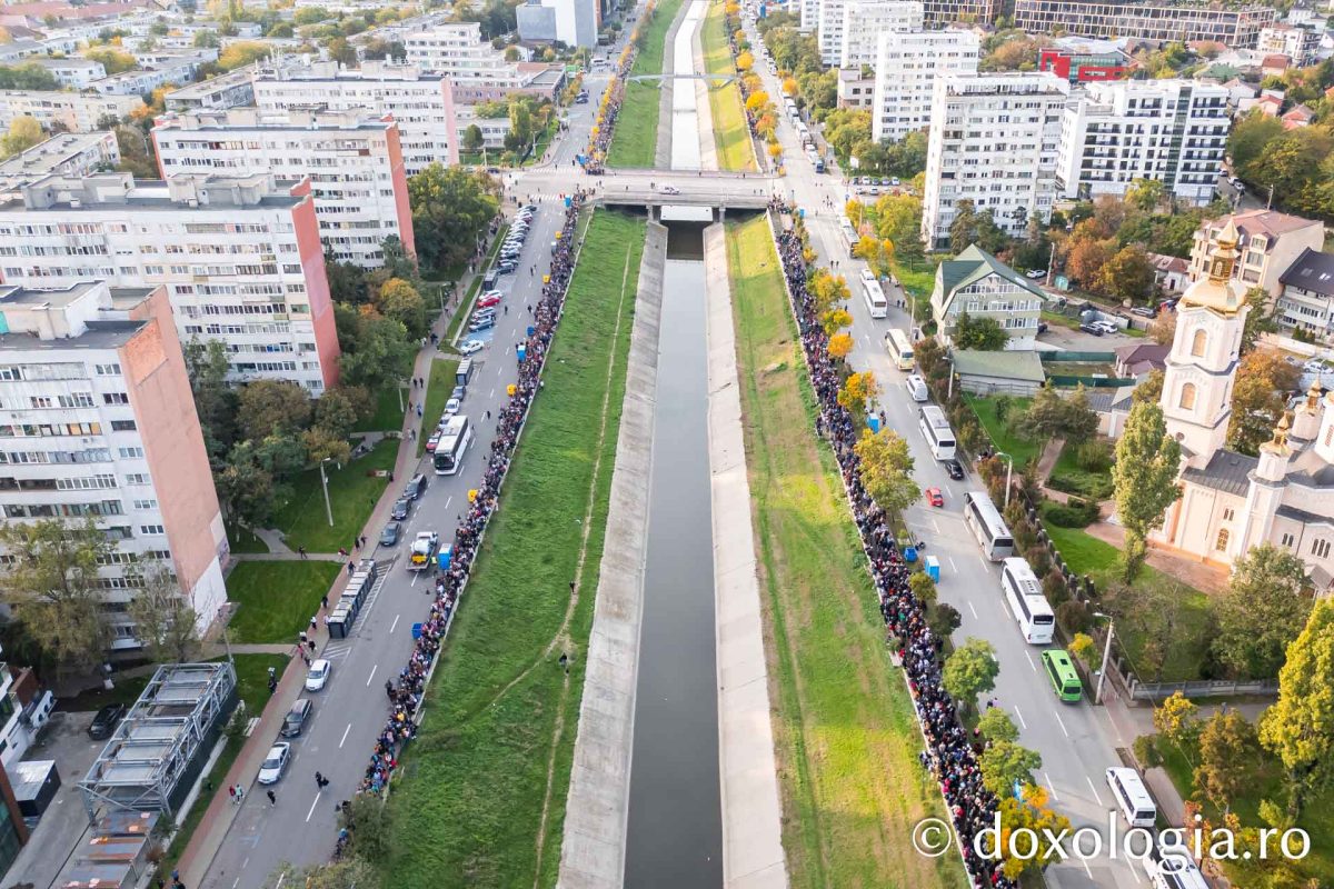 Imagini spectaculoase din dronă cu hramul Sf. Cuvioase Parascheva. Iașul a fost umplut cu iubire și credință de peste 200.000 de pelerini