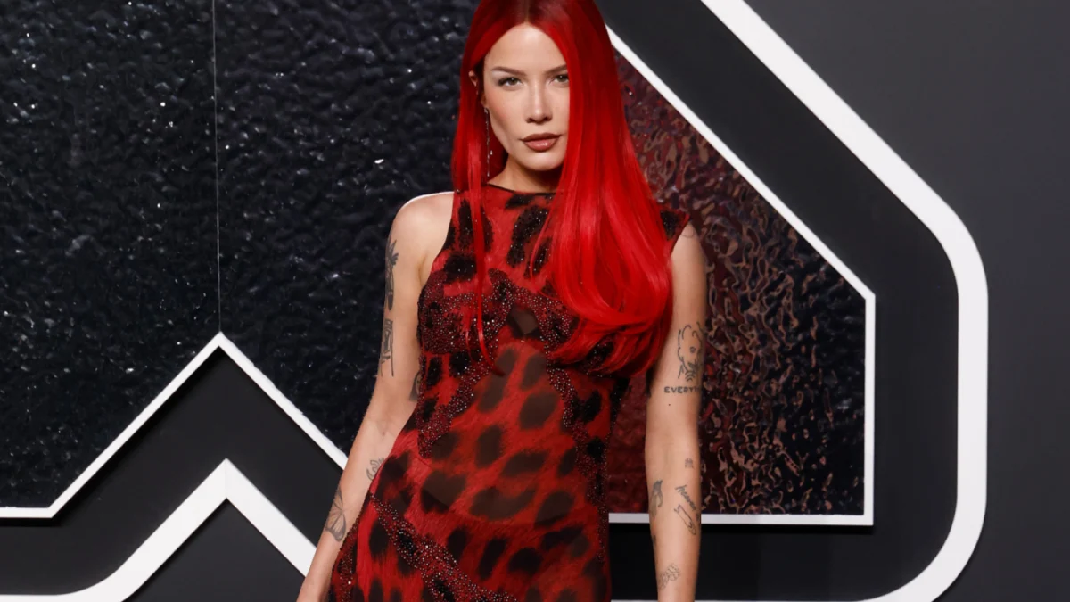 Scandal șocant: Halsey, victima unui director muzical celebru! Bărbatul i-a răsfoit fotografiile nud fără permisiune