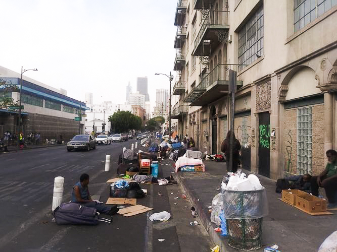 Visul american se prăbușește în Los Angeles, ”Orașul Îngerilor”! Străzile sunt pline de oameni fără adăpost și de droguri – VIDEO