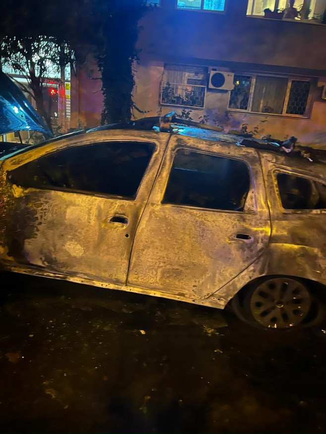 O femeie din București a fost reținută după ce a dat foc unei mașini. Ce a declarat anchetatorilor