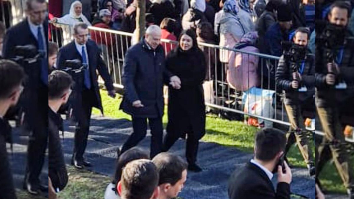 Miroase a trădare! Preferata lui Vasile Tiron a „pupat” inelul lui Mircea Geoană. Nici moaștele nu le-a atins cu atâta smerenie