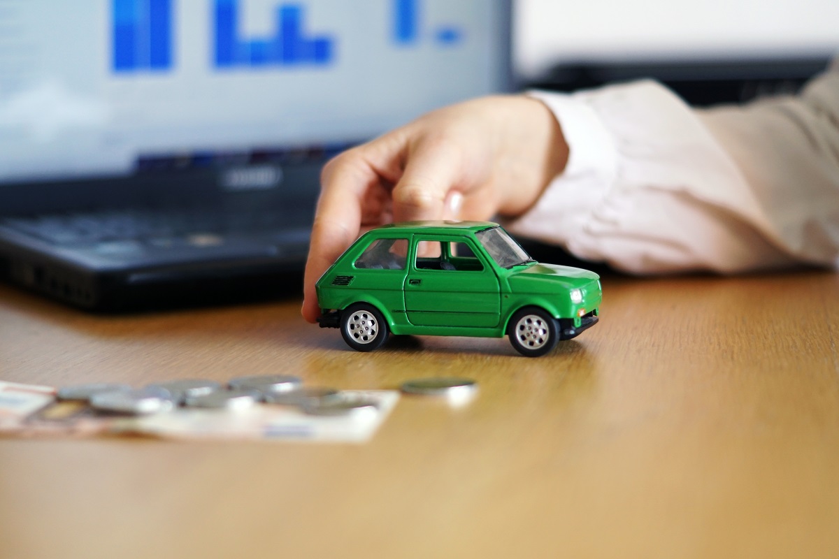 Transformarea digitală a asigurărilor auto: Avantaje pentru consumatori