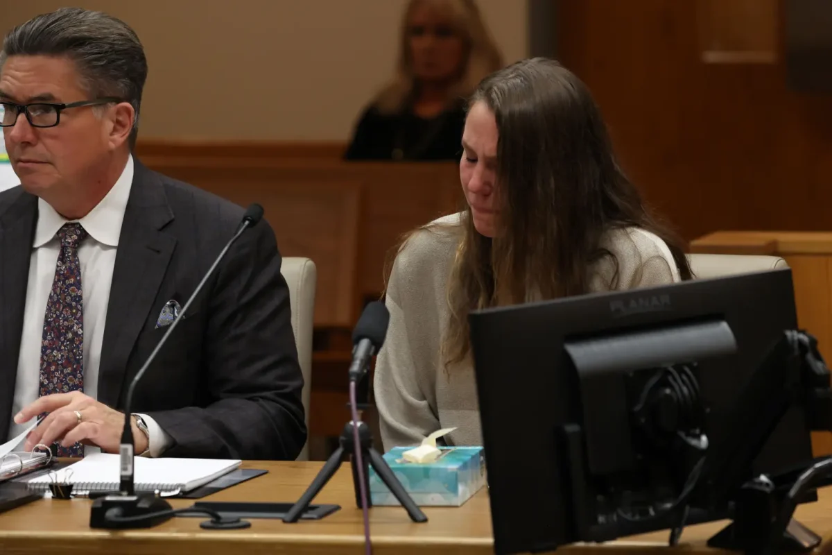 Profesoară de 23 ani, schimb de mesaje explicite cu un elev de 11 ani. Aproximativ de 33.000 de texte
