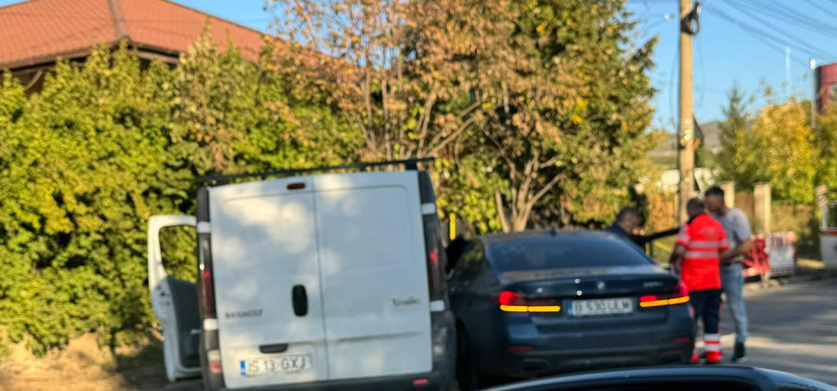 Accident rutier la Iași! O persoană a fost rănită după ce două autoturisme s-au ciocnit în Bucium