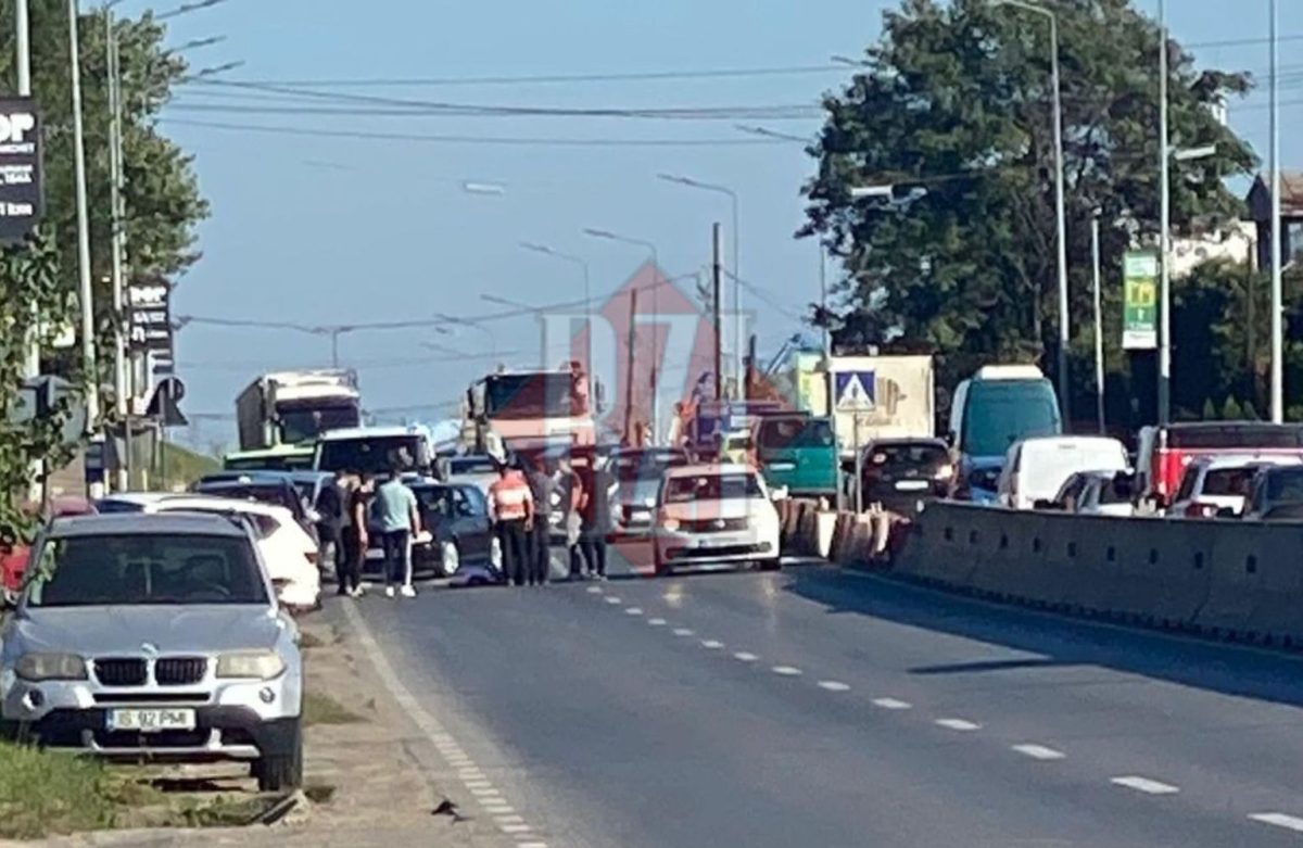 Accident la Carrefour Era. Un pieton a fost lovit de un autoturism