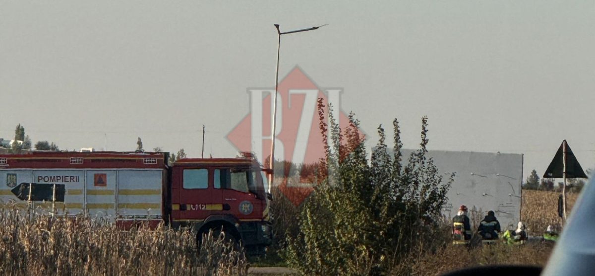 Grav accident rutier la Roman. Un autoturism a ieșit de pe carosabil și s-a răsturnat – UPDATE