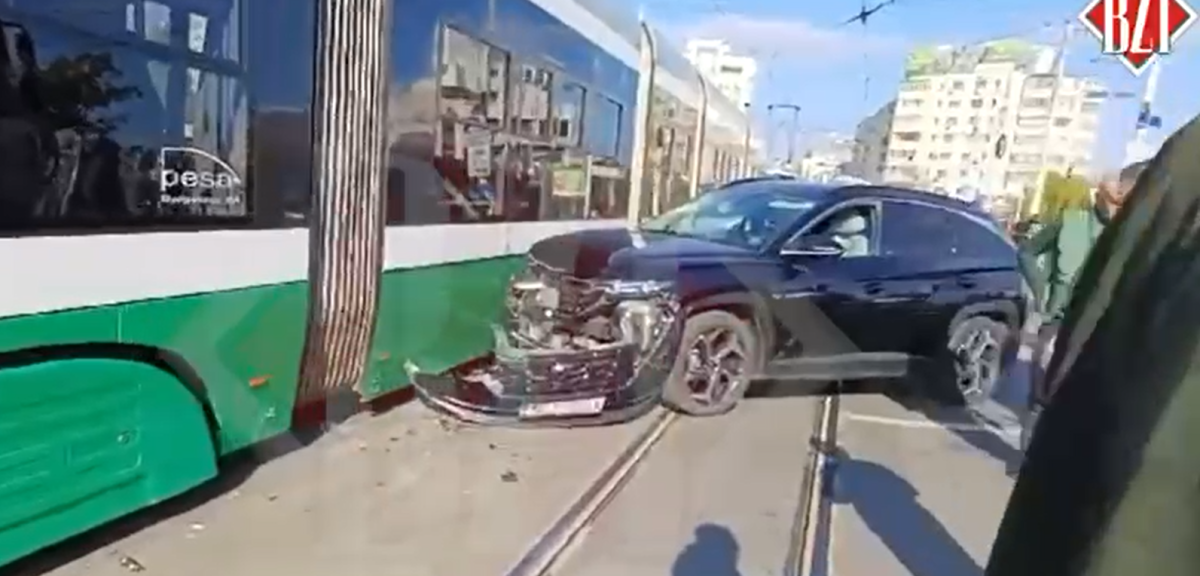 Accident rutier în Podu Roș. Au fost implicate un tramvai și un autoturism – UPDATE