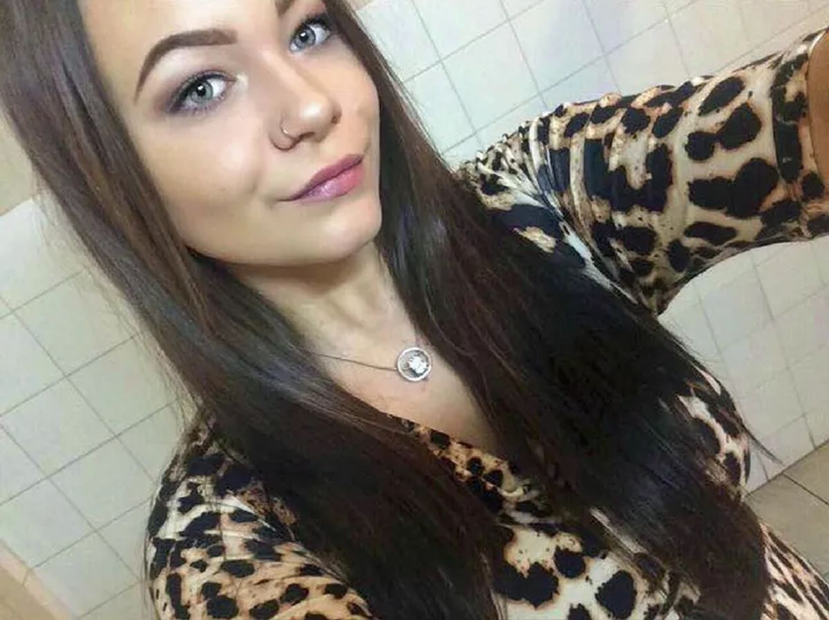 O adolescentă, la un pas de orbire! Nu-și imagina asta când și-a vopsit sprâncenele!