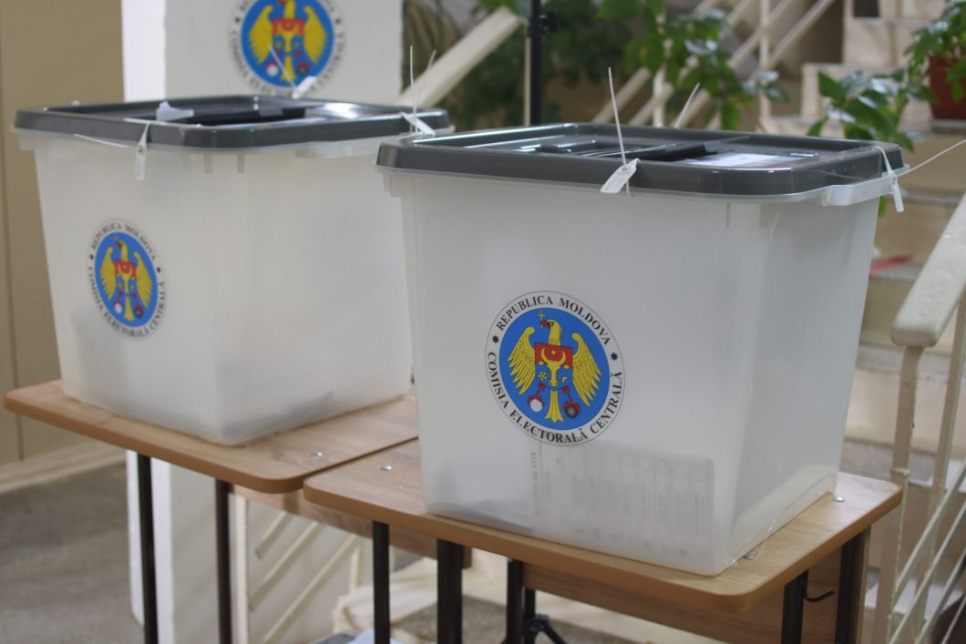Rezultatele parțiale la alegerile din Republica Moldova. Maia Sandu și Alexandr Stoianoglo merg în turul doi, iar la referendum scorul este strâns