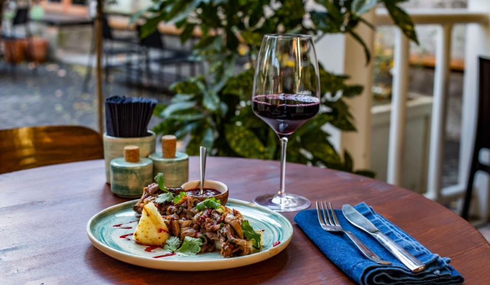 Poți să fii amendat dacă nu mănânci tot din farfurie la restaurant