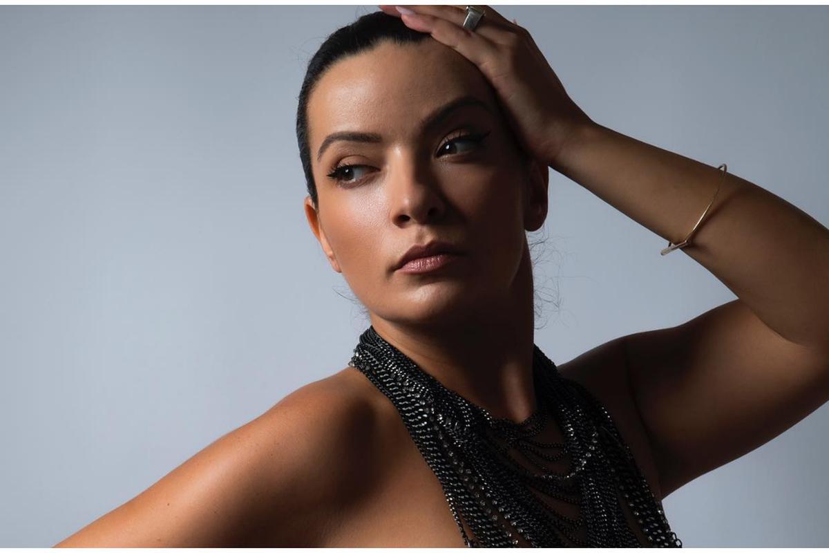 Anca Dinicu, noi fotografii cu burtica de gravidă! Cum s-a prezentat actrița alături de tatăl copilului