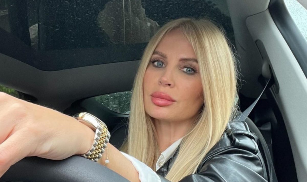 Andreea Bănică, transformare de la gospodină la divă absolută. Cum a apărut la nunta Lorei