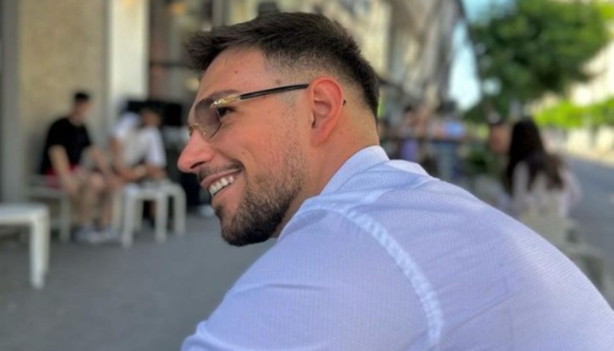Andrew, fiul Ozanei Barabancea, lucrează în industria muzicală. Tânărul se iubește cu Naomi Hedman