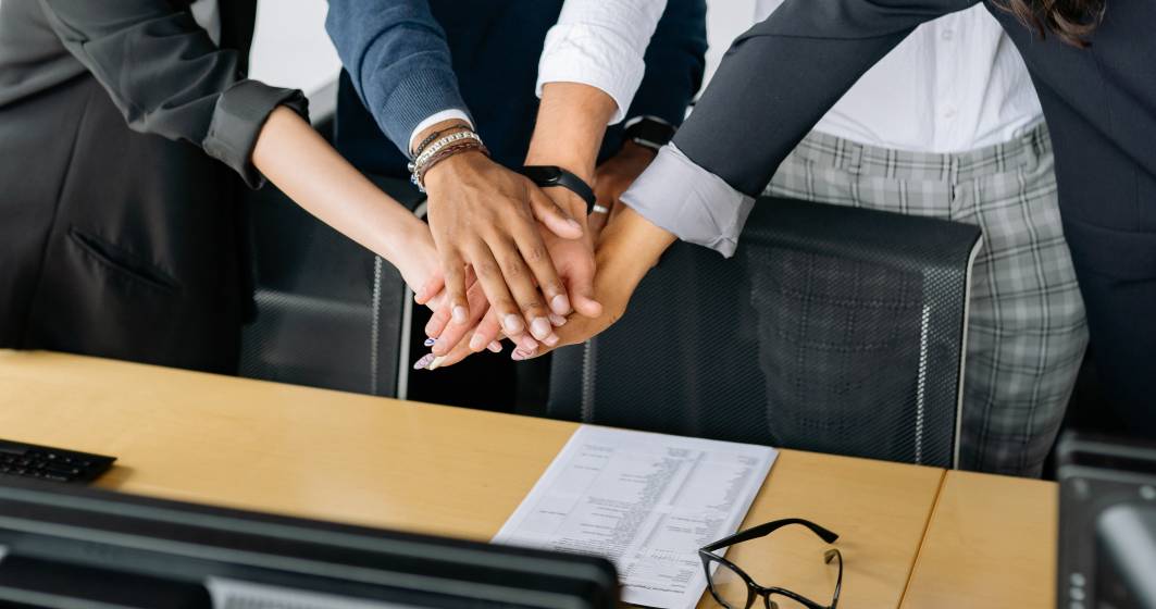 Angajații care primesc 100 de lei pe oră, mașină personală și cazare. Iată unde trebuie să lucreze