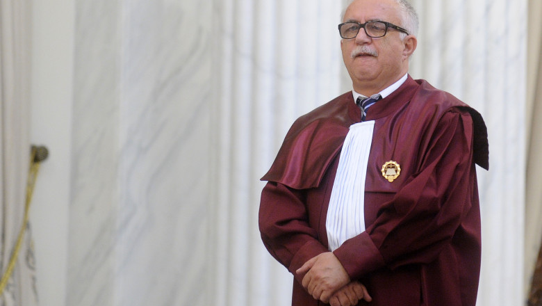 Fostul judecător CCR Augustin Zegrean spune că este „excesivă” decizia Curții Constituționale de a anula candidatura Dianei Șoșoacă