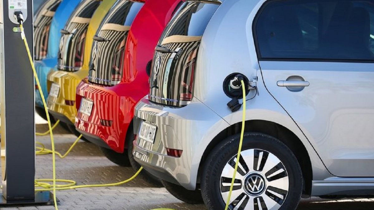 Licitația privind achiziționarea celor 10 autoturisme electrice în comuna Miroslava a intrat pe linie dreaptă. O firmă din Brăila a depus oferta financiară