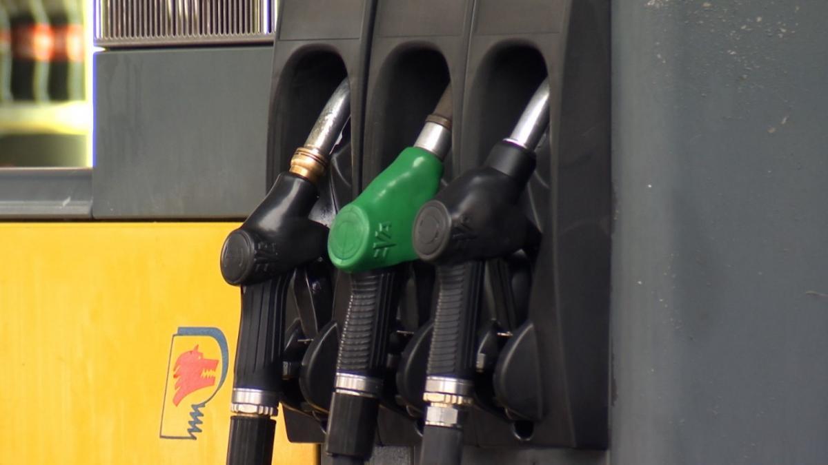 Benzina și motorina se scumpesc din 2025! Românii trebuie să bage adânc mânca în buzunar pentru un plin