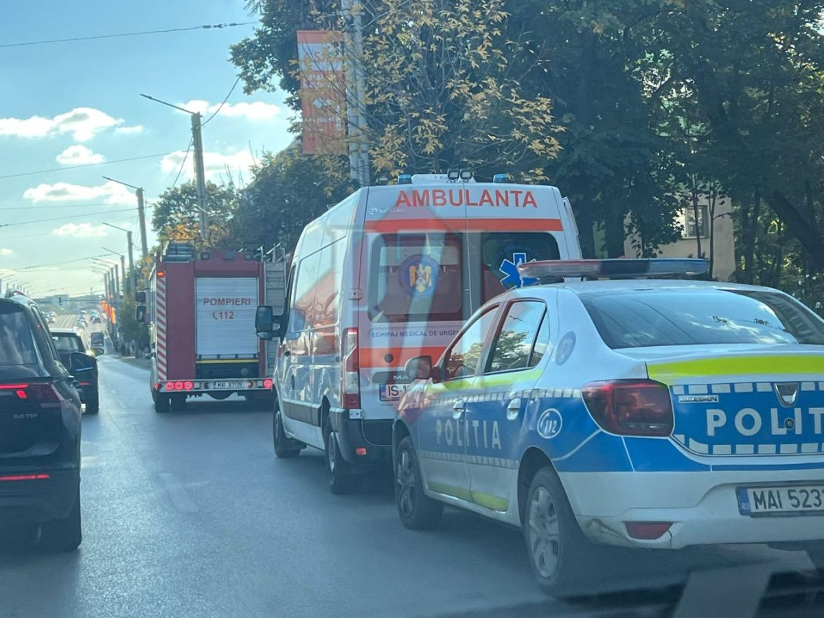Beție întreruptă brusc în Podu Roș. Pompierii au spart ușa unor tovarăși de pahar. Nu răspundeau rudelor