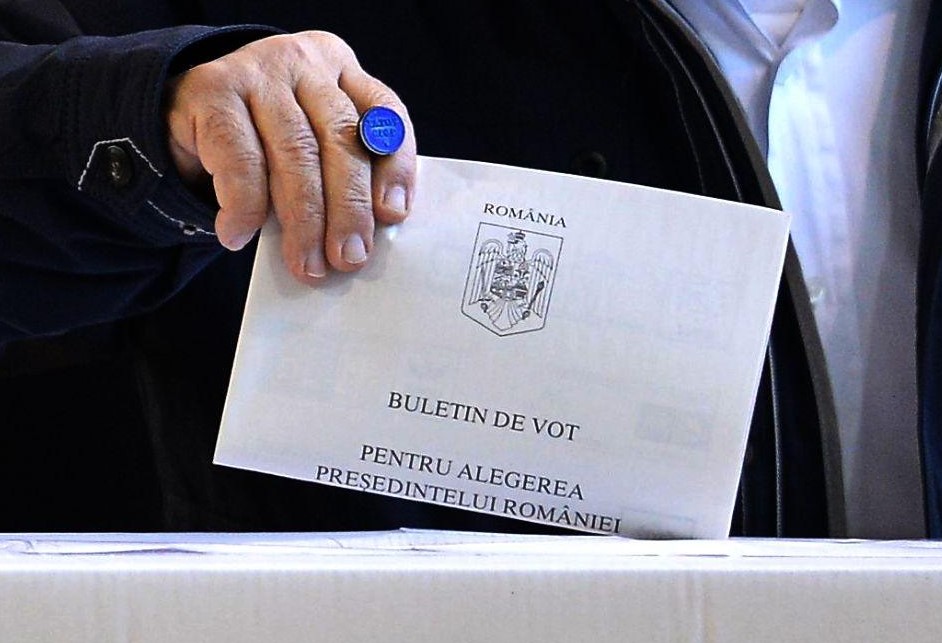 Un bărbat din Ploieşti a încercat să voteze la două secţii din municipiul în care locuieşte. Cum a acționat poliția