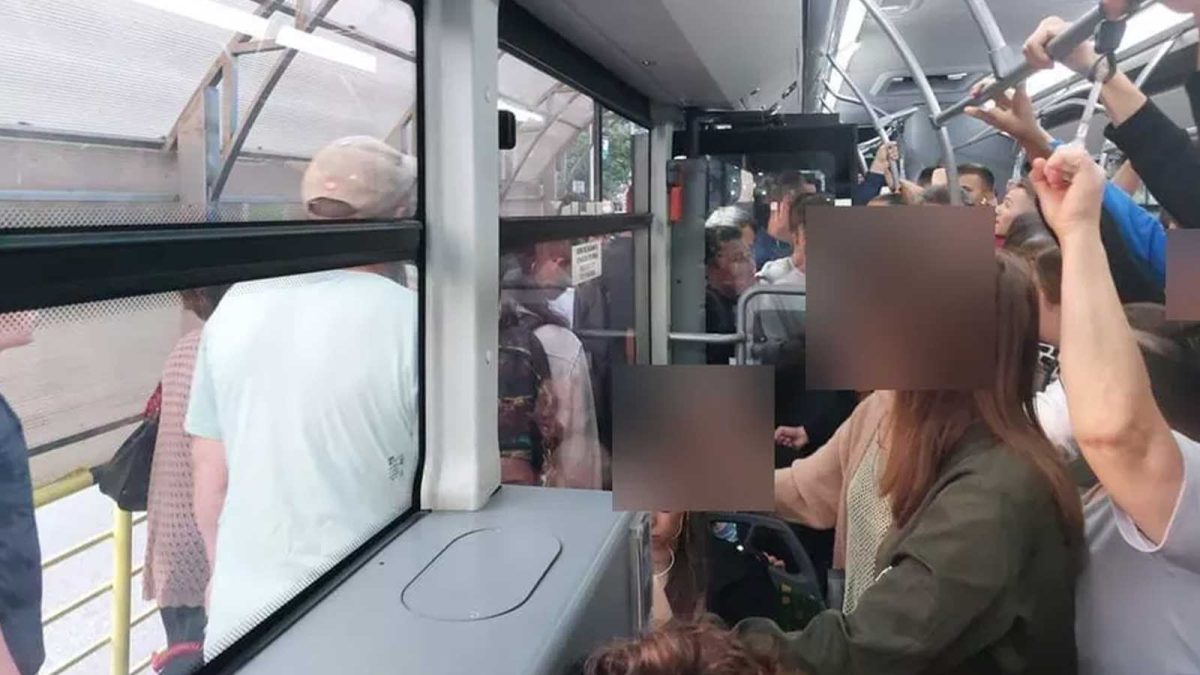Val de nemulțumiri din partea călătorilor către CTP Iași, după ce compania a dat vina pe elevi pentru aglomerație