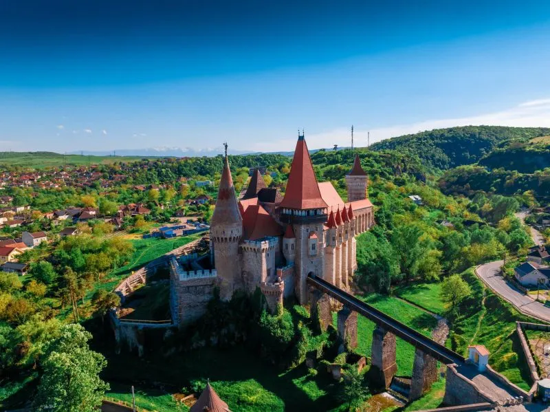 Castelul din România care i-a cucerit pe străini! Turiștii sunt uimiți când ajung aici