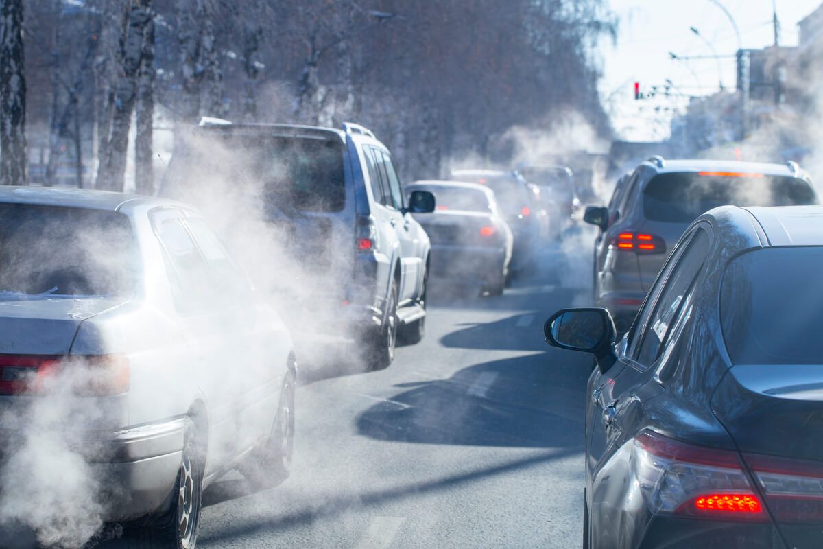 Ce cauze determină poluarea mediului ambiant de către autovehicule?