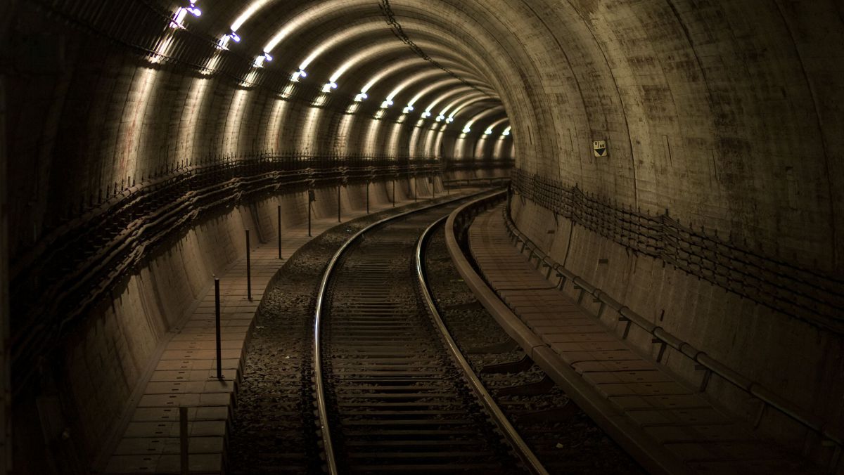 Cum arată cel mai lung tunel din lume. Trenurile pot circula cu 270 km pe oră