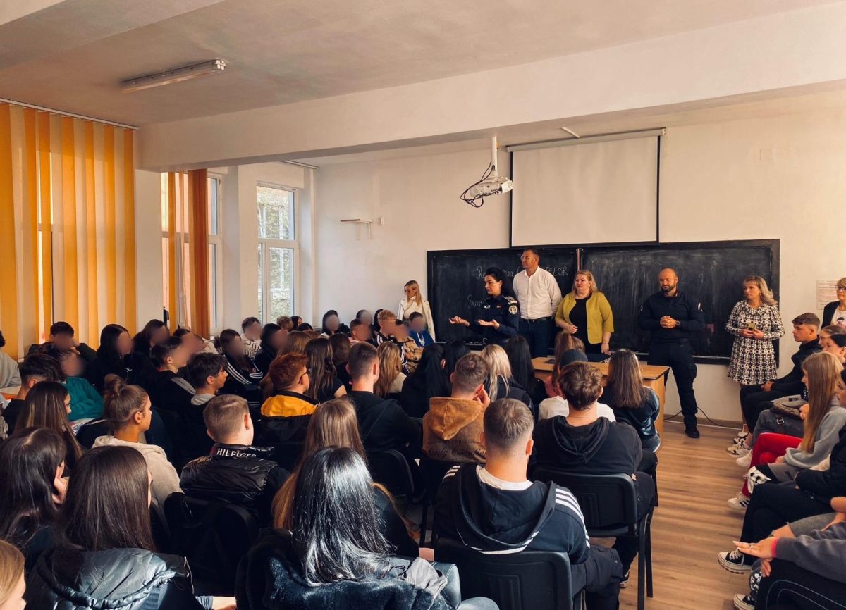 Polițiștii ieșeni, despre proiectul „Rezolvarea conflictelor şi prevenirea victimizării”