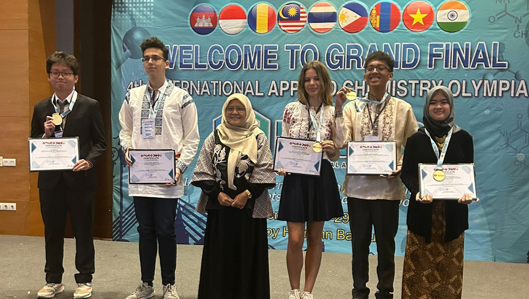 Un elev din Iași a obținut o medalie de aur la Olimpiada Internațională de Chimie Aplicată din Indonezia: „Mă bucur și sunt mândru de rezultatul obținut”