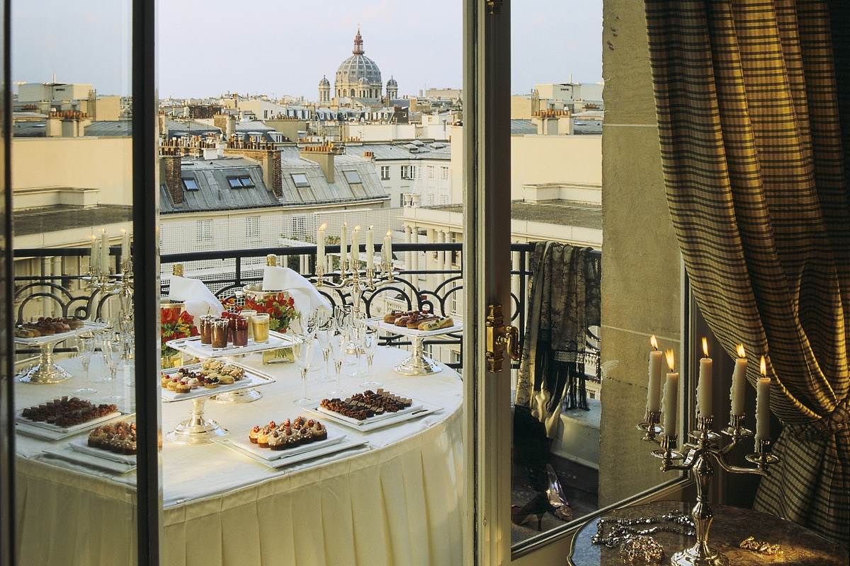 Weekend la Paris. Cum arată hotelul de lux în care sunt cazați Klaus și Carmen Iohannis
