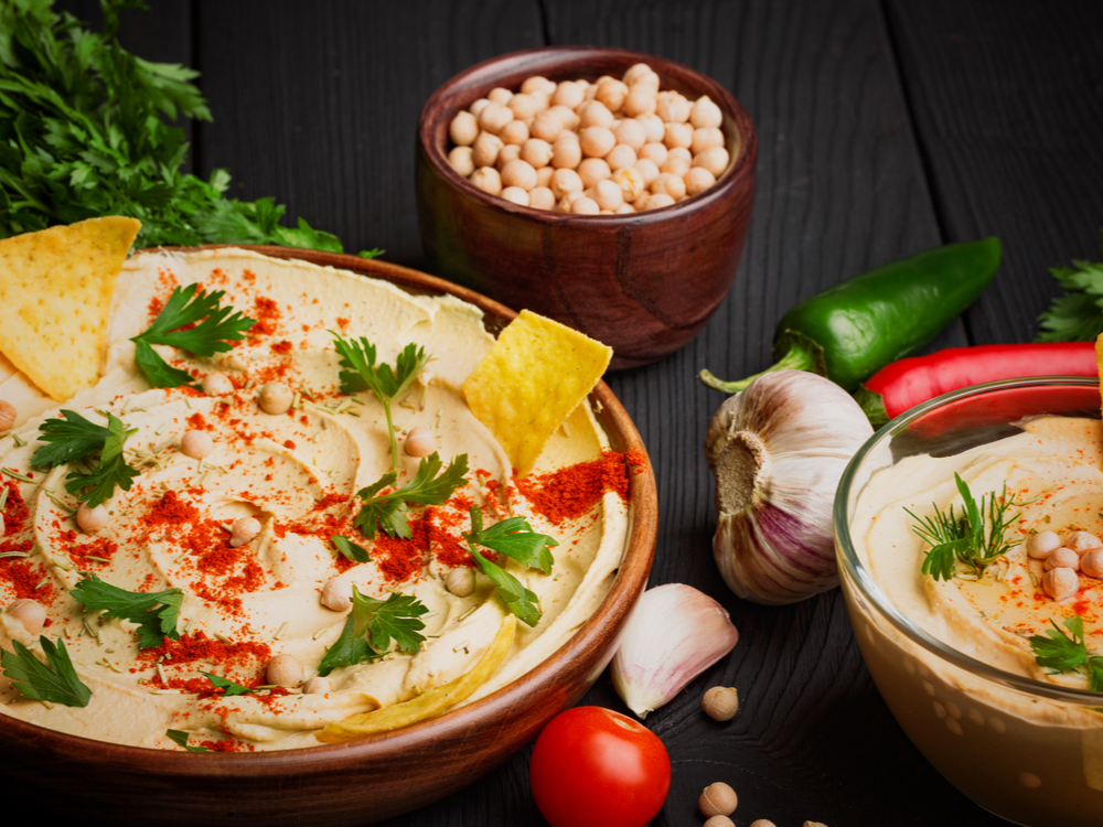Pastă de năut cu usturoi și ardei copți. Rețeta unui altfel de hummus!