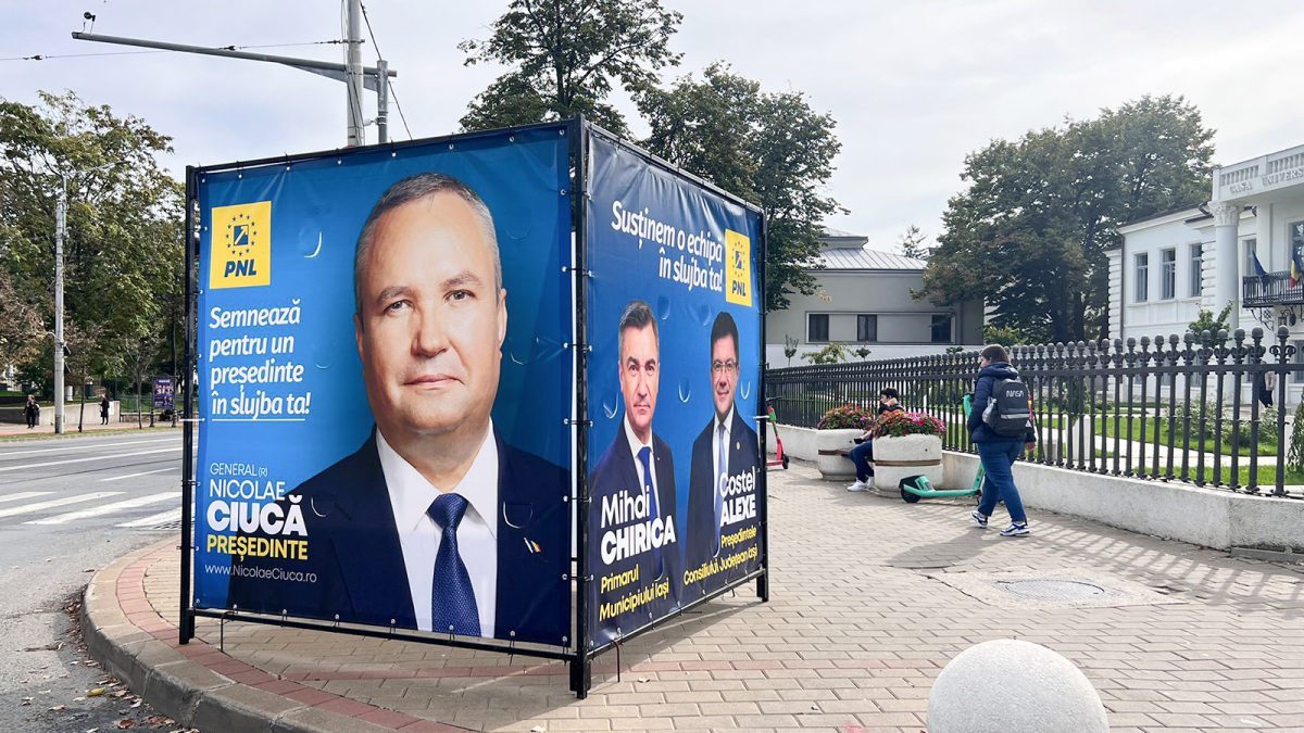 Mihai Chirica nu vrea să mute afișul electoral PNL din Copou. Primăria a încălcat Codul Rutier