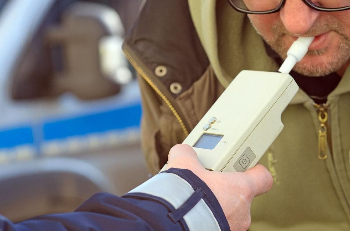 În cât timp iese alcoolul din aerul expirat? Factorii de care depinde acest lucru