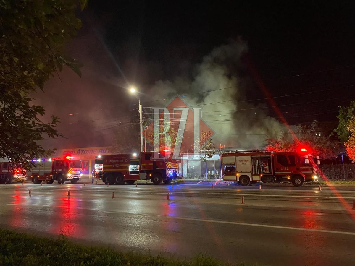 Incendiu devastator la cel mai cunoscut restaurant grecesc din Iași. Pompierii se luptă cu flăcările – EXCLUSIV