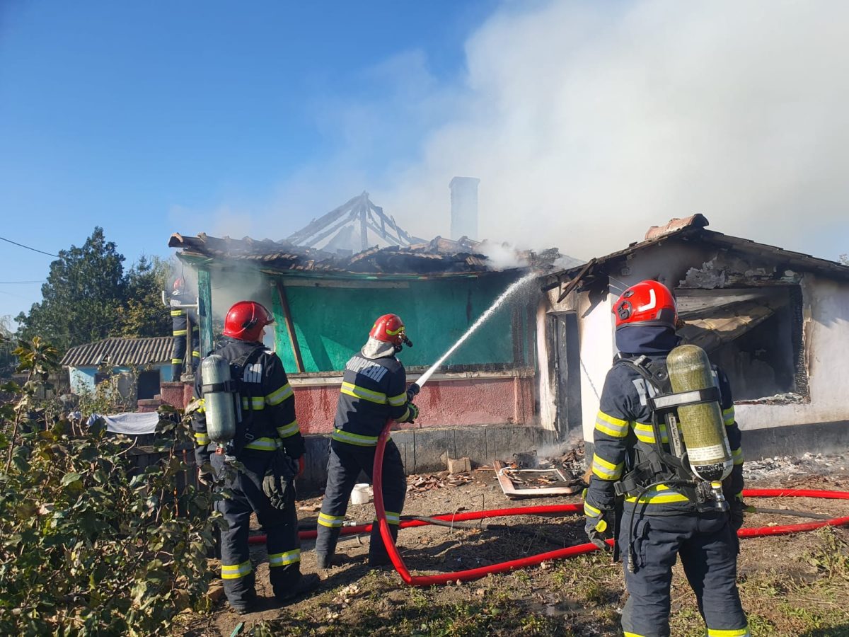 Incendiu în Aroneanu! O locuință a fost cuprinsă de flăcări