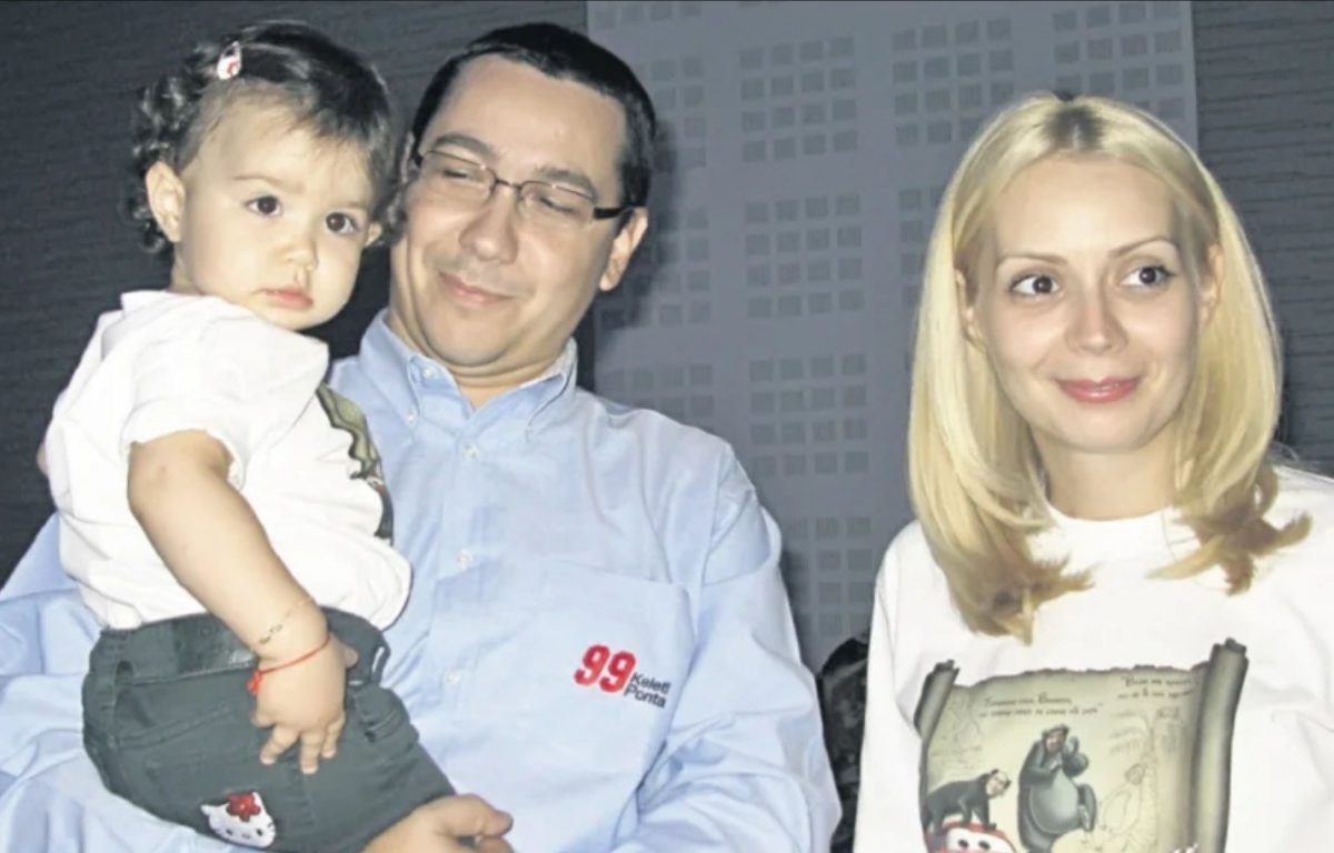 Cum arată acum fiica cea mare a Dacianei Sârbu și a lui Victor Ponta. Irina și-a însoțit mama la nunta Monicăi Bîrlădeanu