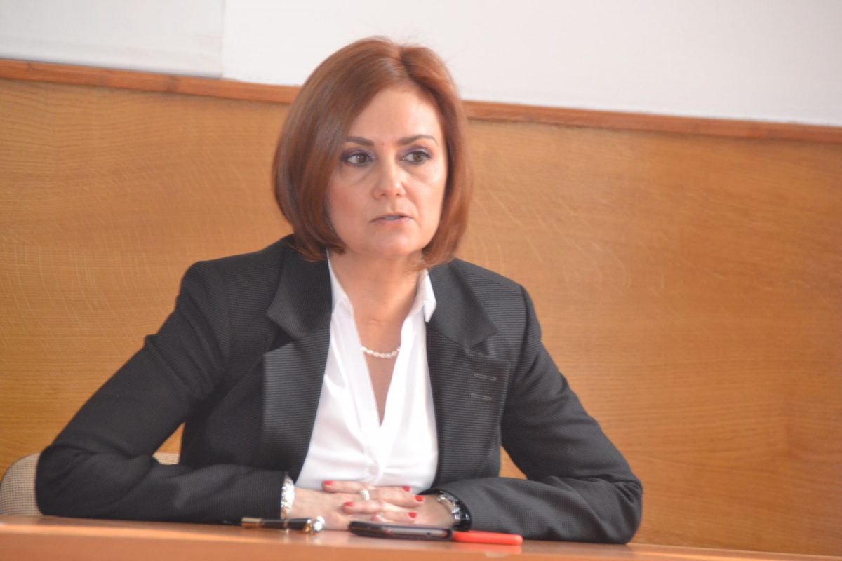 Judecătoarea Adriana Stoicescu, despre degradarea socială și declinul inteligenței: „Vom deveni maimuțe care tastează. Ne tâmpim că aruncăm înțelepciunea la gunoi”