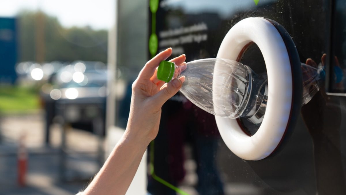Un lanț de magazine din România oferă 70 de bani pentru fiecare ambalaj reciclat! Iată ce au de făcut clienții