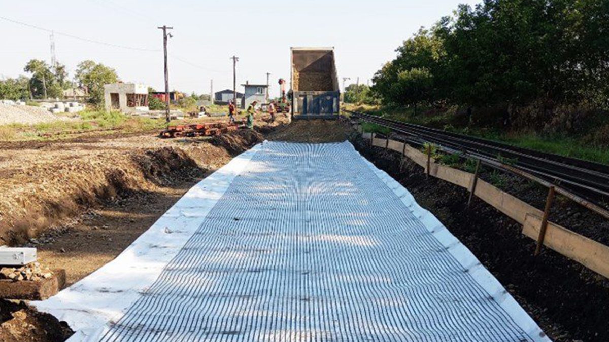 Lucrările de modernizare la linia ferată Tecuci – Iași trebuie finalizate în 3 luni. Compania a ajuns abia la 62% din execuție